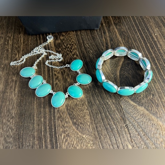 Liz Claiborne Teal & Silver Tone Necklace & Bracelet Set D7 - Picture 7 of 7